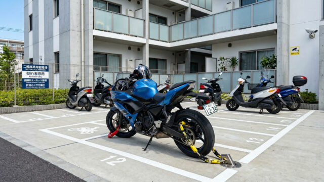 バイク 保管場所はアパートでも作れる!違反なしで盗難も防ぐ現実解ガイド